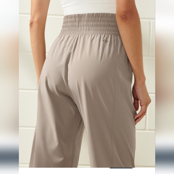 Abercrombie YPB motionTEK Joggers  High Rise In Oat. Size Small Short - Picture 3 of 16